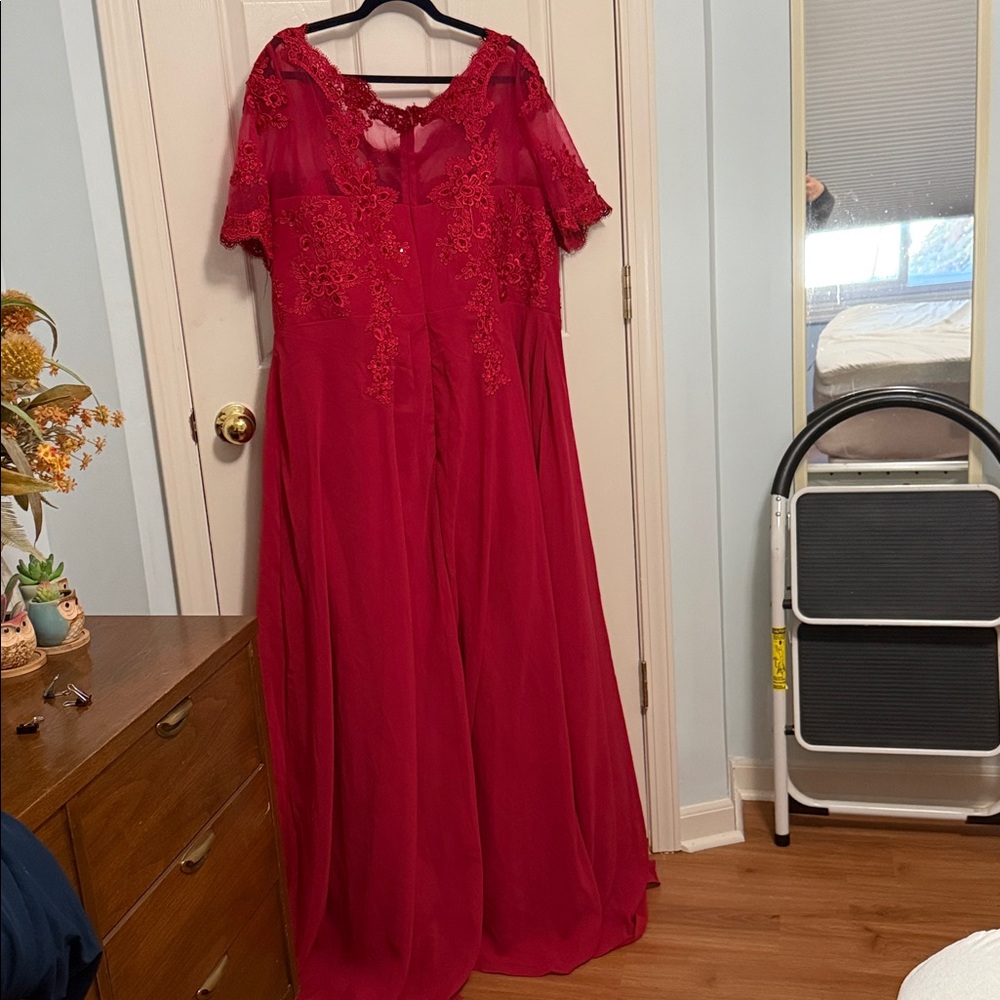 Chic Red Lace Evening Dress - NWOT - Picture 2 of 6